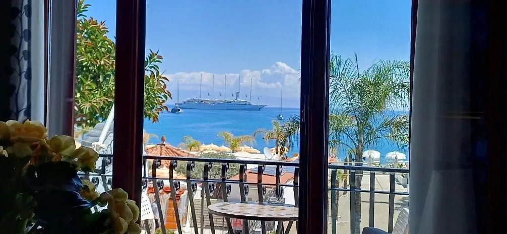 Apartments Mikros Giardini Naxos