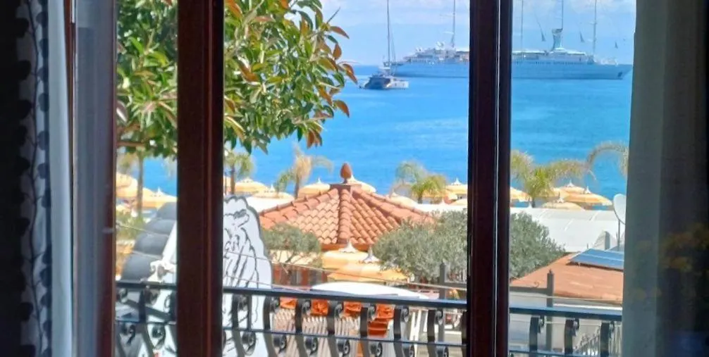 Apartments Mikros Giardini Naxos