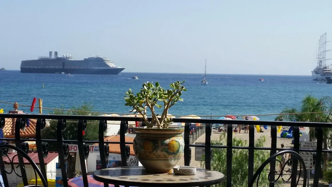 Apartments Mikros Giardini Naxos