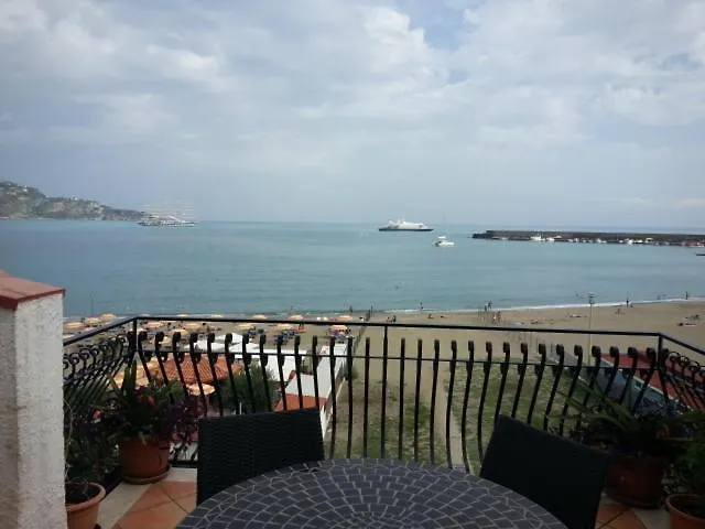 Apartments Mikros Giardini Naxos